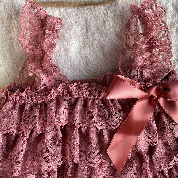 🎀 Dusty Rose Lace Photo shoot or Birthday Romper - Picture 6 of 10